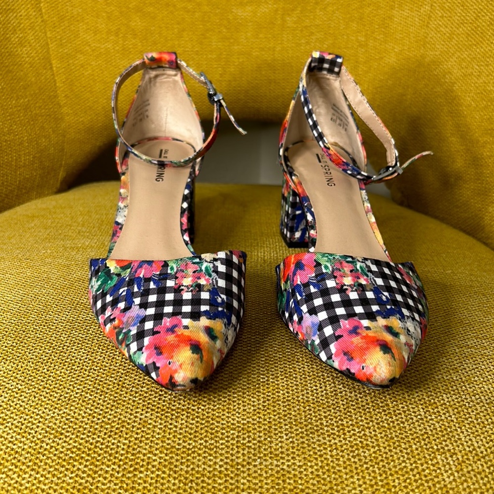 Strapped low-heel, gingham and floral print size 8.5